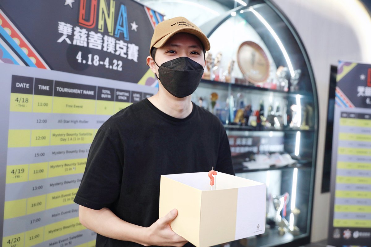 Aibashaoyi0828's tweet photo. 2024.04.24 ㊗️孟霖生日快樂🎂
孟霖說他今年滿十八歲了恭喜恭喜
終於有機會可以親手送蛋糕好開心
希望你能身體健康生活美滿賺大錢
也借個願望希望未來還能繼續相見✌🏻
今天也是這帳號的六歲生日
恭喜越界,也要恭喜我自己🫶🏻
#楊孟霖 #NickYang https://t.co/78iKA3PhRV