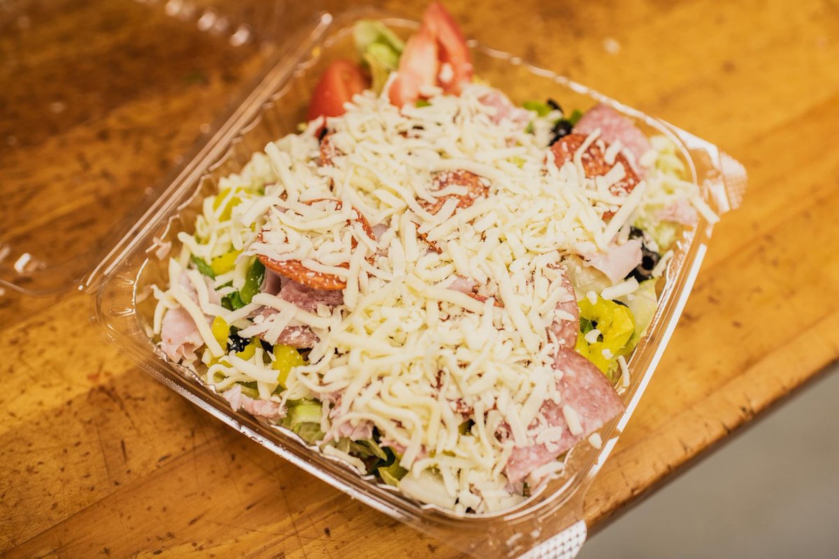 Layers upon layers of deliciousness. Our salads are a meal all on their own! 😋 #mancinospizzeria #mancinostemperance #feedingbedford #foodie #nomnom #familyowned #eattherainbow #salad #goodeats