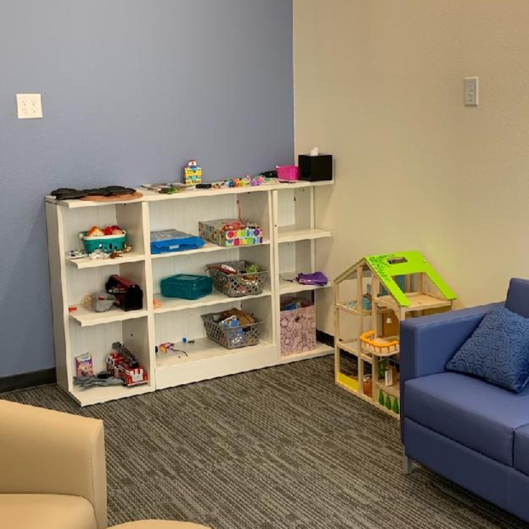 Therapy for children can look a little different than treatment for adults. Our Cohen Clinic is equipped with play therapy rooms and clinicians trained in caring for #militarychildren and families! 

Visit our Site: red-rock.com/cohen-clinic-l…
Feel Free to Call: 580-771-2662
#MOMC