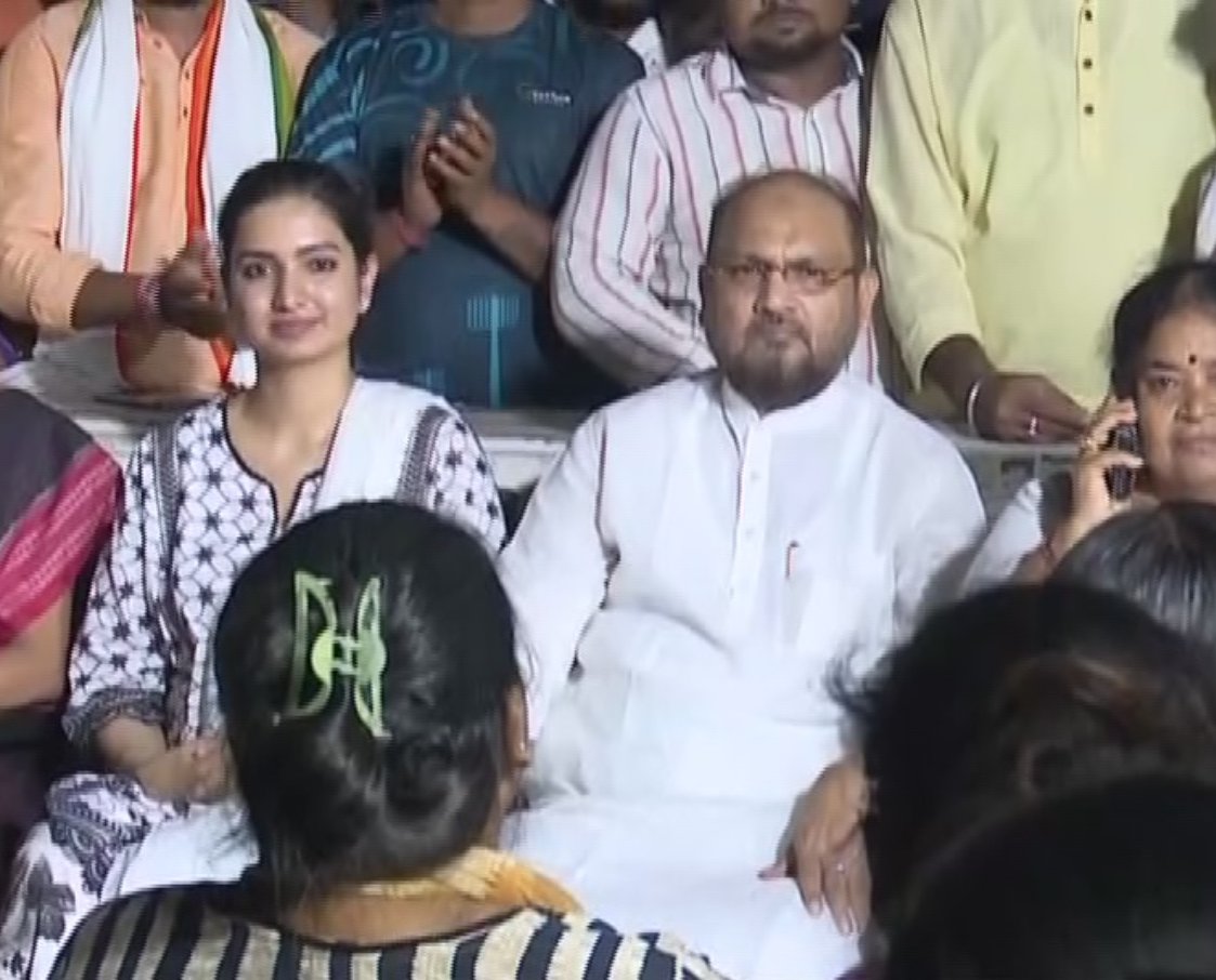 Brainstorming over Congress candidate from Barabati-Cuttack; Mohammed Moquim holds meeting with party workers, daughter Sofia Firdous present in meeting; decision taken by local leaders to send proposal to party leadership to make Sofia Firdous candidate for Barabati-Cuttack