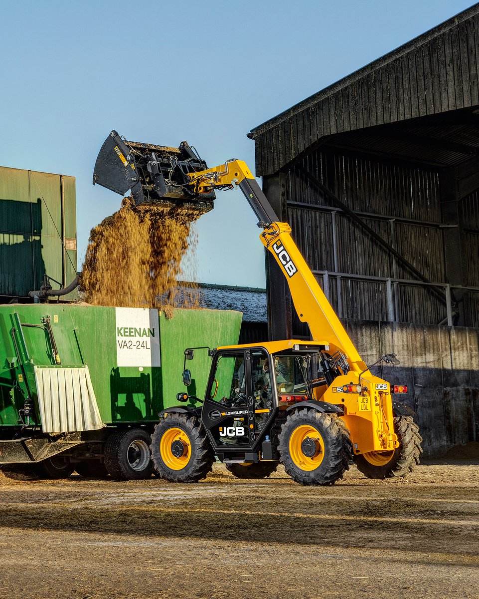 Despite the compact design, the new #JCB 530-60 AGRISUPER Loadall has a longer and stronger boom of six metres with a lift capacity of up to three tonnes. Discover more: brnw.ch/21wIRDV.