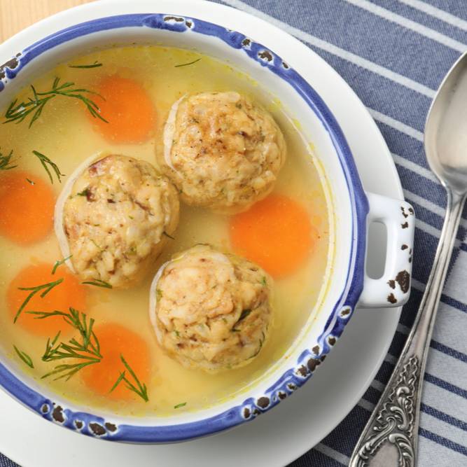 Ahh, is there any food more comforting than a big bowl of matzo ball soup? #happypassover #chagpesachsameach