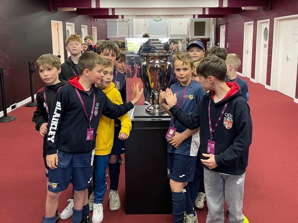 QEH School recently visited Villa Park for a Tour &amp; Play session 🏟️🏃🏽

A representative from the school said “The coaching sessions delivered worked great for the mixed ability players we had in our group, keeping all the boys fully engaged throughout. The stadium tour was