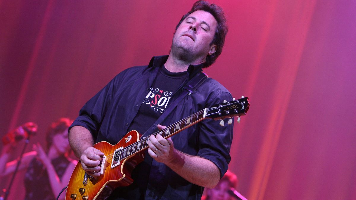 “I bought my ’59 sunburst Les Paul from my first wife’s brother... he’d gotten sick – he called me and said, ‘I’m probably not gonna make it. Will you buy my Les Paul?’ Now it gets to live on and still make music”: Vince Gill on his beloved 'Burst trib.al/MRLjSwo
