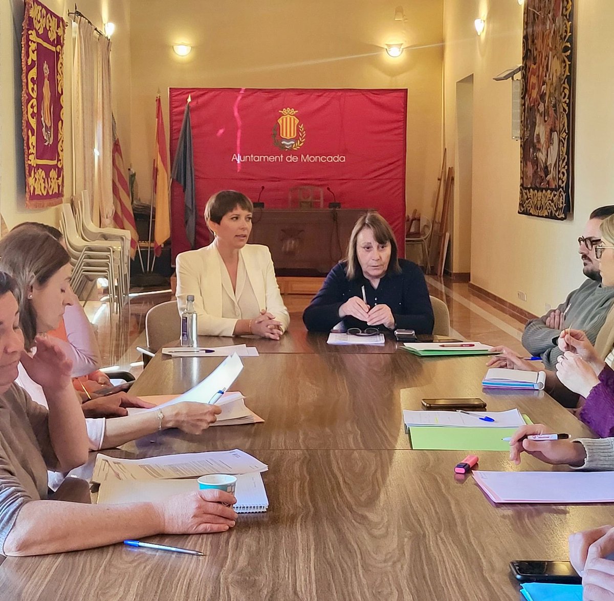 PspvPsoeMoncada's tweet photo. L'alcaldessa @2015Amparo ha presidit la reunió del departament d'Intervenció amb els tècnics municipals encarregats de tramitar les subvencions nominatives al teixit associatiu de #Moncada https://t.co/mr7in5MptV