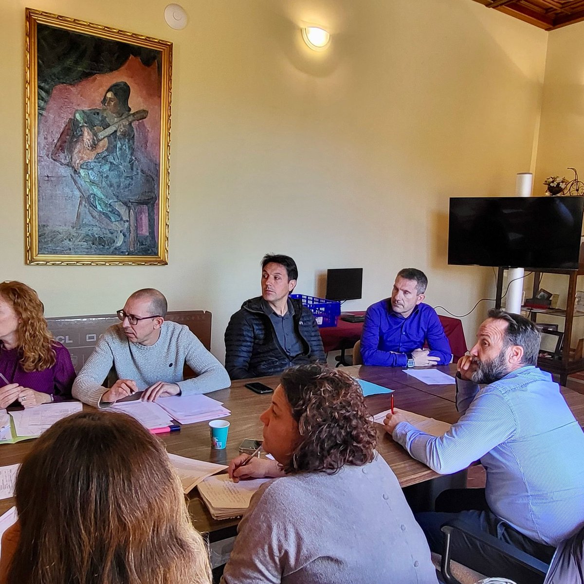 PspvPsoeMoncada's tweet photo. L'alcaldessa @2015Amparo ha presidit la reunió del departament d'Intervenció amb els tècnics municipals encarregats de tramitar les subvencions nominatives al teixit associatiu de #Moncada https://t.co/mr7in5MptV