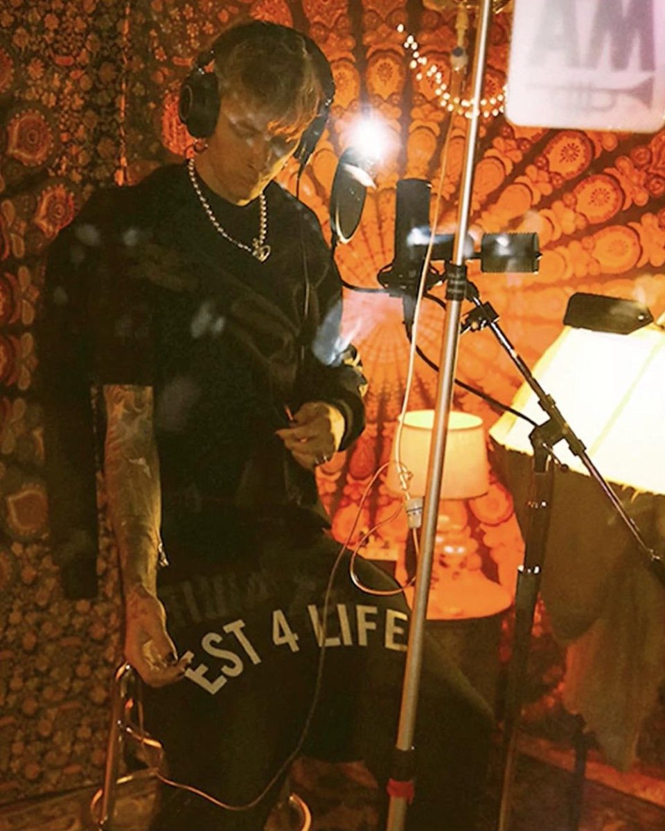 MGK__Lyrics's tweet photo. mgk and Post Malone appear to have recorded at the same studio... could there be a collab coming soon?? 👀🙏 https://t.co/e89HovdxNr