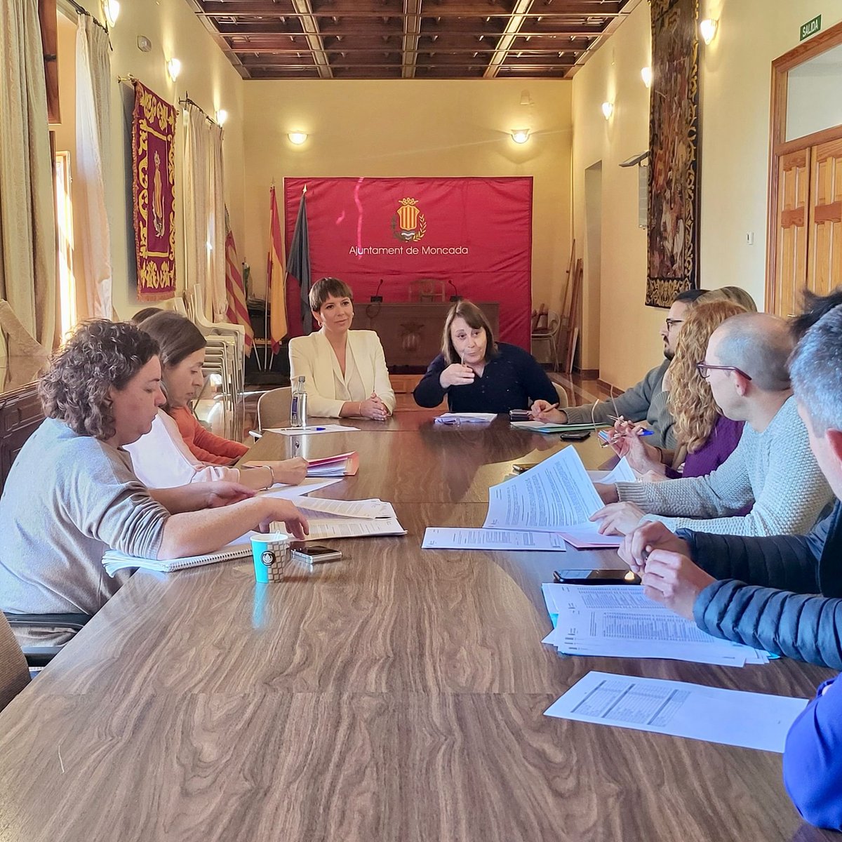 PspvPsoeMoncada's tweet photo. L'alcaldessa @2015Amparo ha presidit la reunió del departament d'Intervenció amb els tècnics municipals encarregats de tramitar les subvencions nominatives al teixit associatiu de #Moncada https://t.co/mr7in5MptV