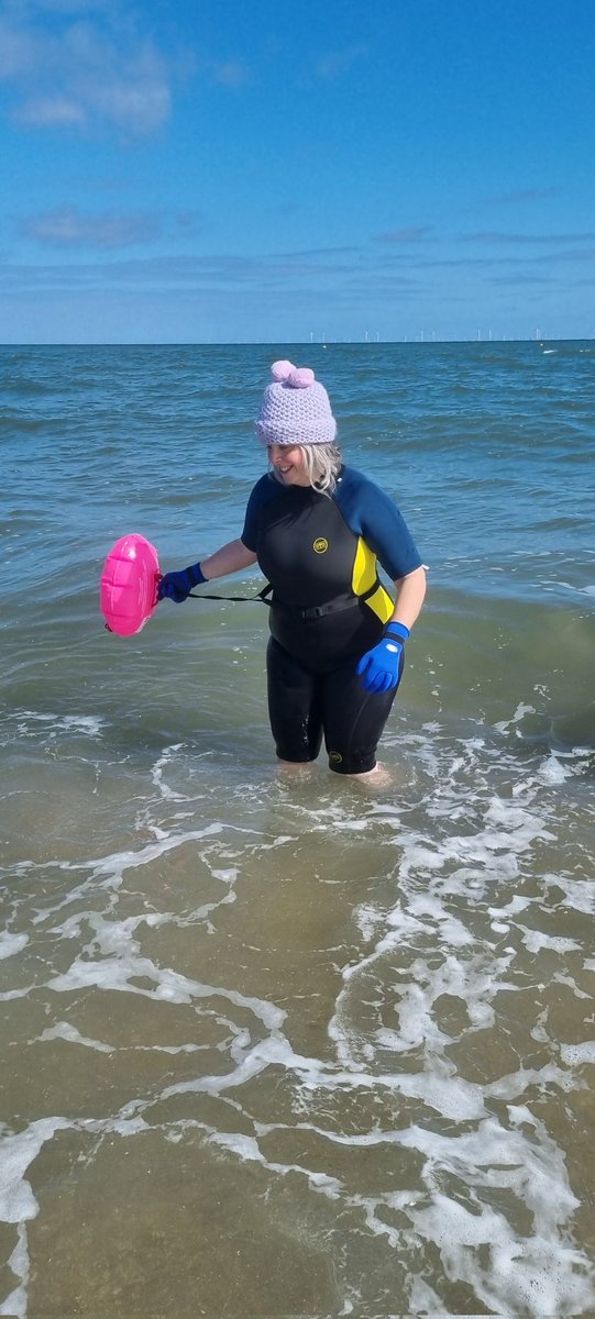 Sun , sea but water still chilly ...  am now pleasantly relaxed for my nap before #NightShift 😇😴🙂‍↔️😶‍🌫️ #vitsea #seaswimming @sascampaigns #colwynbay @GoNorthWales @NWalesSocial @TTD_NW @Healthywork_HWW #teamwast #WellbeingWednesday @discoverwales1 @WalesGuides @OnlyNorthWales