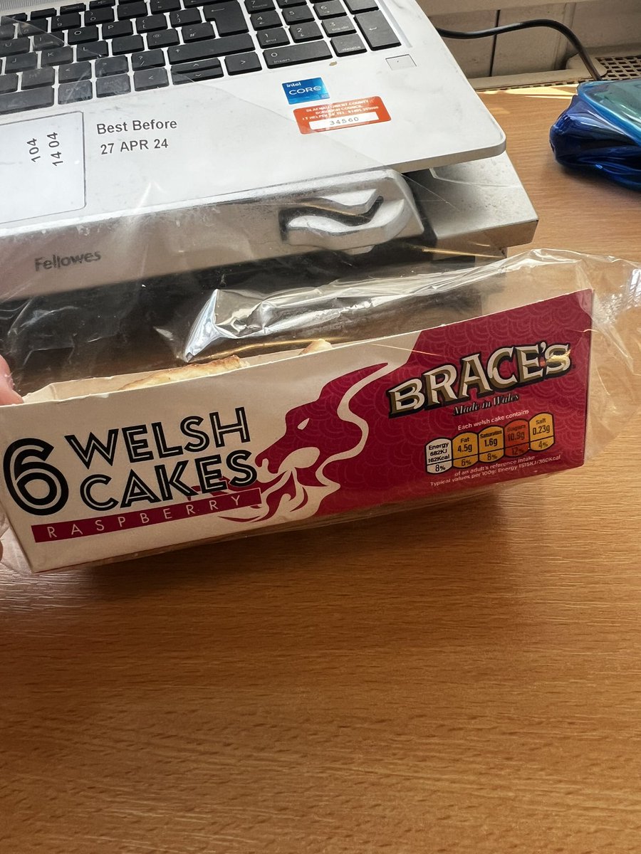 gainnutro's tweet photo. @BracesBakery was in need of a afternoon pick me up and selected some of your Raspberry filled Welsh cakes, only to find someone at your factory had forgotten to add the Raspberry. #devestated #whostolethejam https://t.co/empqEkymrQ