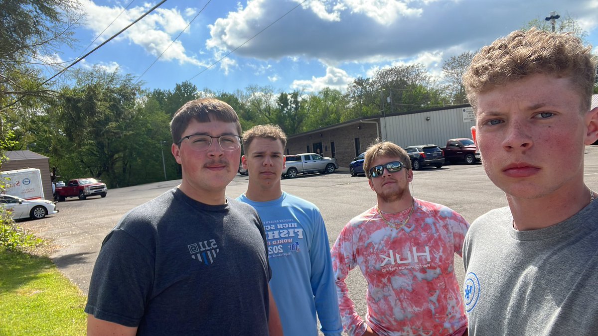 carsonholbrook3's tweet photo. @PaintsvilleHS #senioramazingrace https://t.co/zn5hSAnCvM