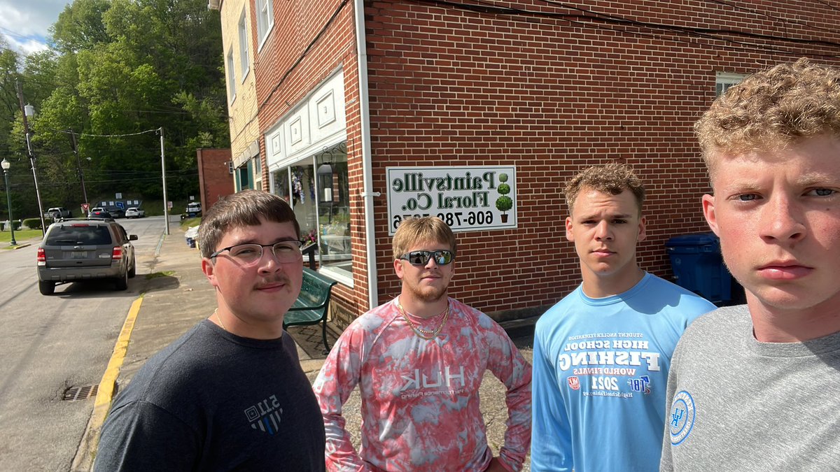 carsonholbrook3's tweet photo. @PaintsvilleHS #senioramazingrace https://t.co/dSXvb7LYof
