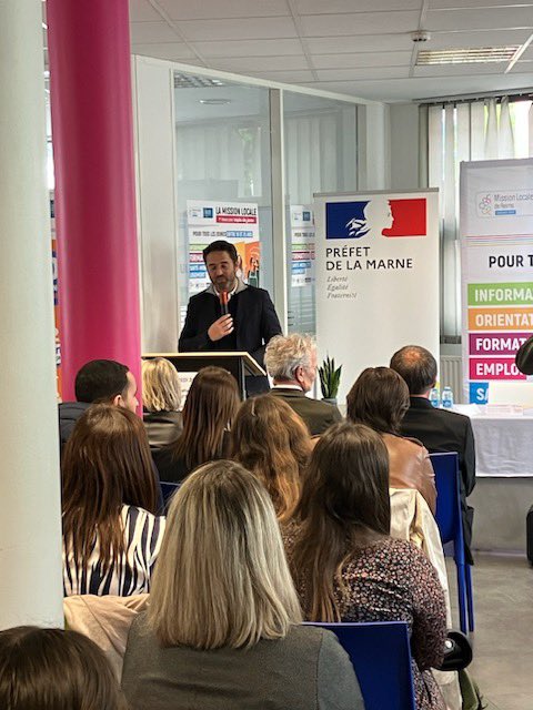 ArnaudRobinet's tweet photo. Nous étions réuni aujourd’hui avec le préfet Henri Prévost et @JM_Roze pour célébrer la signature du 2000ème contrat d’engagement jeune au sein de la @MLReims depuis son lancement il y a #2ans 
Bravo à nos jeunes soucieux de leur avenir et aux encadrants pour leur dévouement https://t.co/dRzQuhVYTA