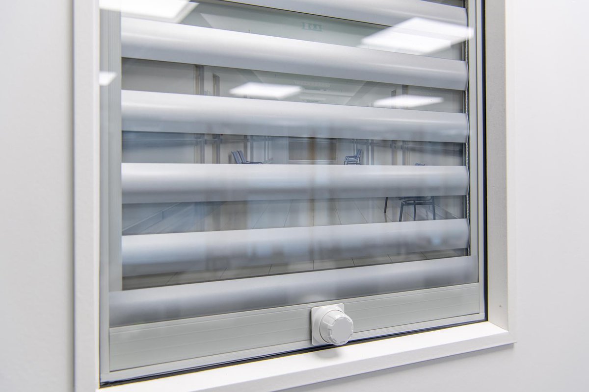 Integrated Blinds have several significant advantages that make them the stand-out option for hospitals, including: 1. A cost-effective compared to curtains 2. Easy to clean and maintain 3. Allows complete privacy 🏥 morleyglass.co.uk/integral-blind…