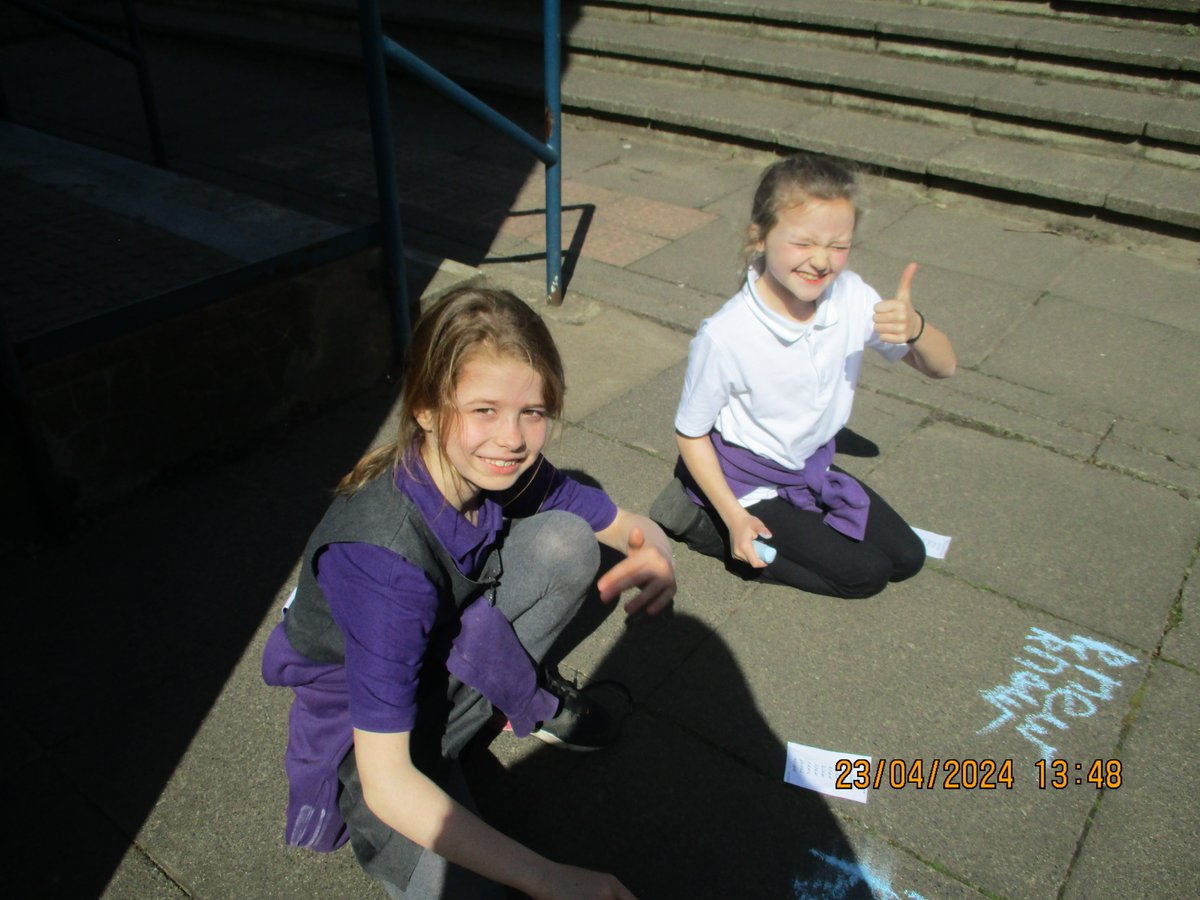 longniddryps's tweet photo. Sunshine & learning outdoors gave added fun to our spelling this week in P3.
#activeliteracy #activelearning #learningoutdoors #spellingfun https://t.co/R3ug1yZVVW