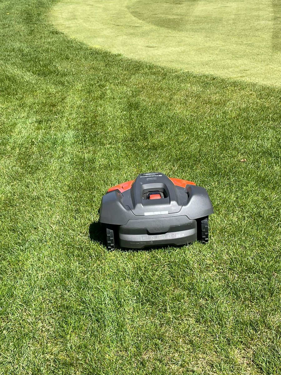 Golf courses are seeing huge ROI with automower systems! 🏌️‍♂️ 🤑 Improved turf conditions, reduced labor costs, and even lower operating costs! $8/acre savings anyone?💰 #golfgreencare #automower