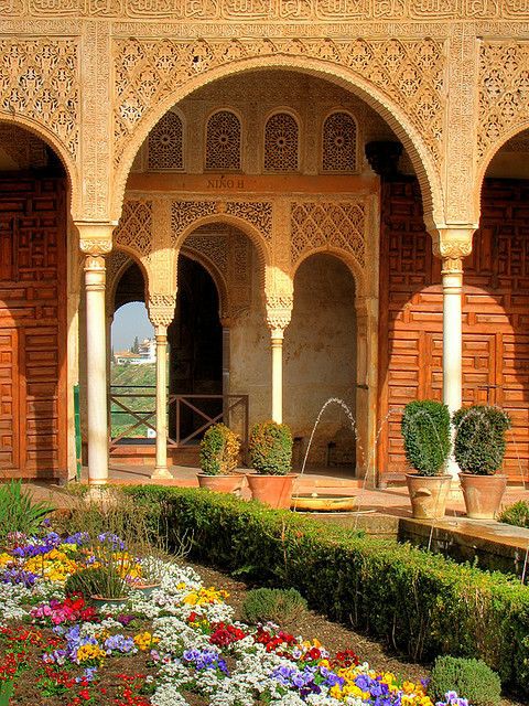 Generalife garden Alhambra  Granada Spain #Granada #Spain  #Alhambra  #naturelife  #travel  #destinations #touristicplaces #naturelovers #flowers