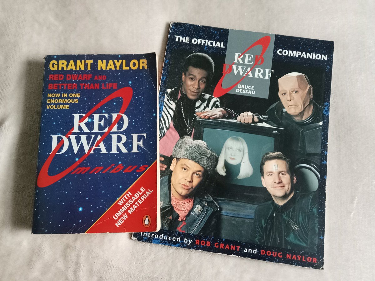 GETTING SERIOUSLY EXCITED for #LiverpoolComicCon now... With meeting the cast of #RedDwarf as well, I dug out my 'official companion' and #book... May give them a re-read soon 🤩📺📚🤖🛸 #GoodTimes

#artistsonx #maninpaint #80skid #geek #geekart #geekartist #proudgeek #geeklife
