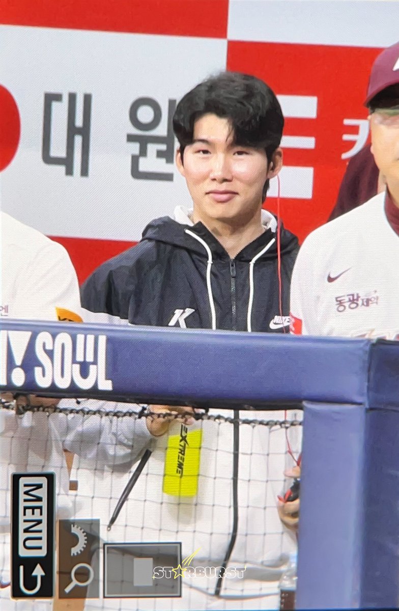 formy3star's tweet photo. 혜성이가 abs판독기가 돼... 
볼이면 볼!!!!! 이라고 개크게 외치심;; ㅋㅋㅋㅋㅋ ㅠ 

#키움히어로즈 #김혜성 https://t.co/CNeqLyx0LX
