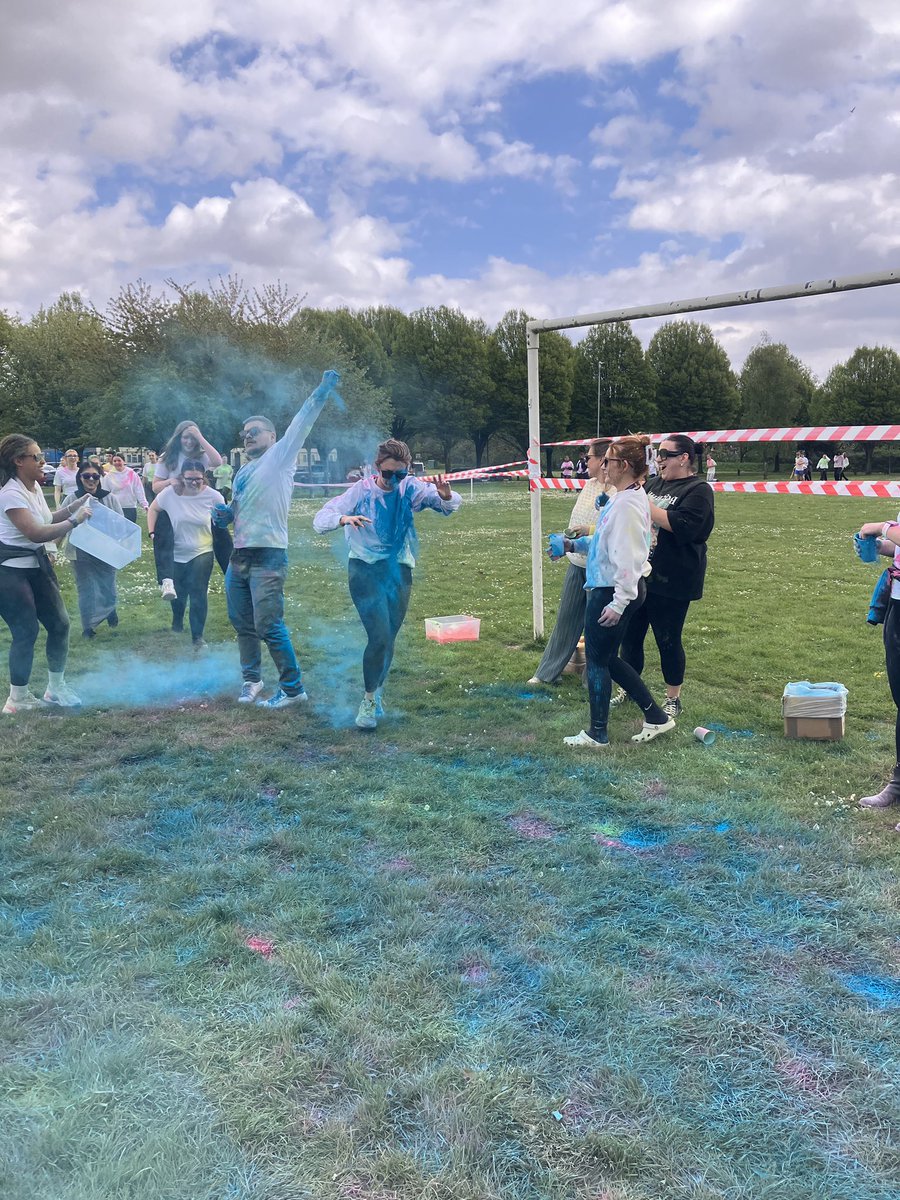 WillowsWO09's tweet photo. Making memories part 2, absolutely loved the colour run with the year 11s @willowshigh @MrJackLiamSmith @TechnologyDepa2 @KellyBubbins @WillowsMrNorman https://t.co/UcKJEy8Bon