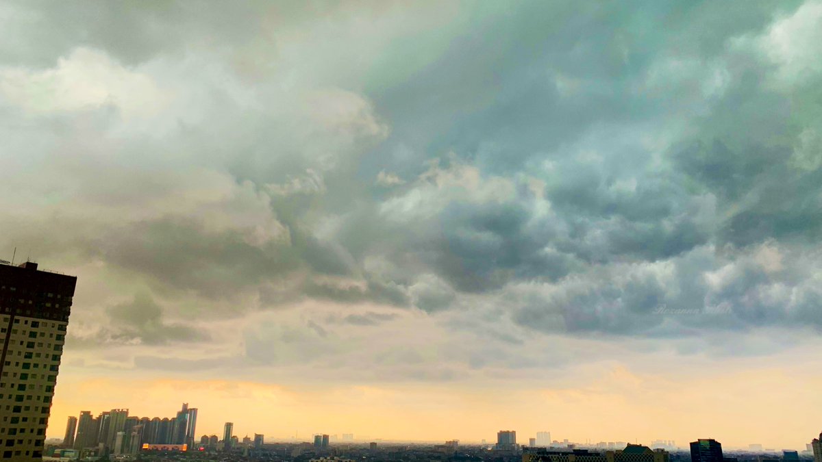 rozanna_rusli's tweet photo. Consign in the shaky clouds..
#Wednesdayvibe #storm #stormy #skytown #NatureForce #NatureWonders #StormHour #ThePhotoHour https://t.co/daUjDlQs18