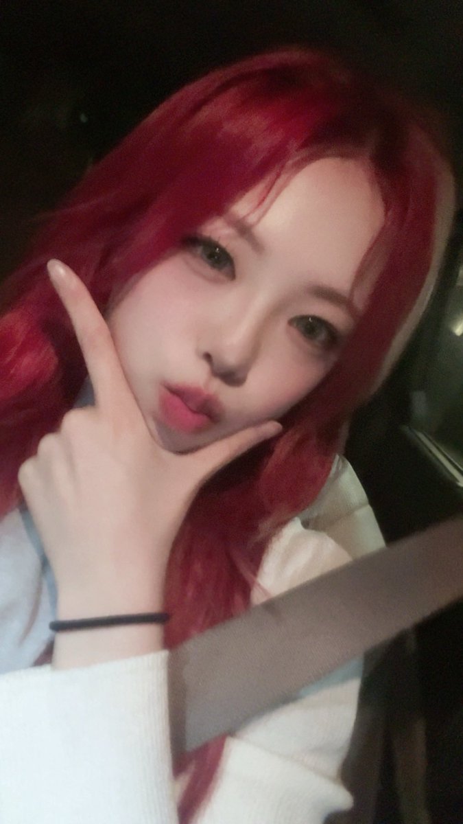 Lapillus_twt's tweet photo. Today was so fun~! 
Thank you everyone for tuning in 💋💋💋

#Lapillus #라필루스 #Yue #유에 https://t.co/mzxptRUONa
