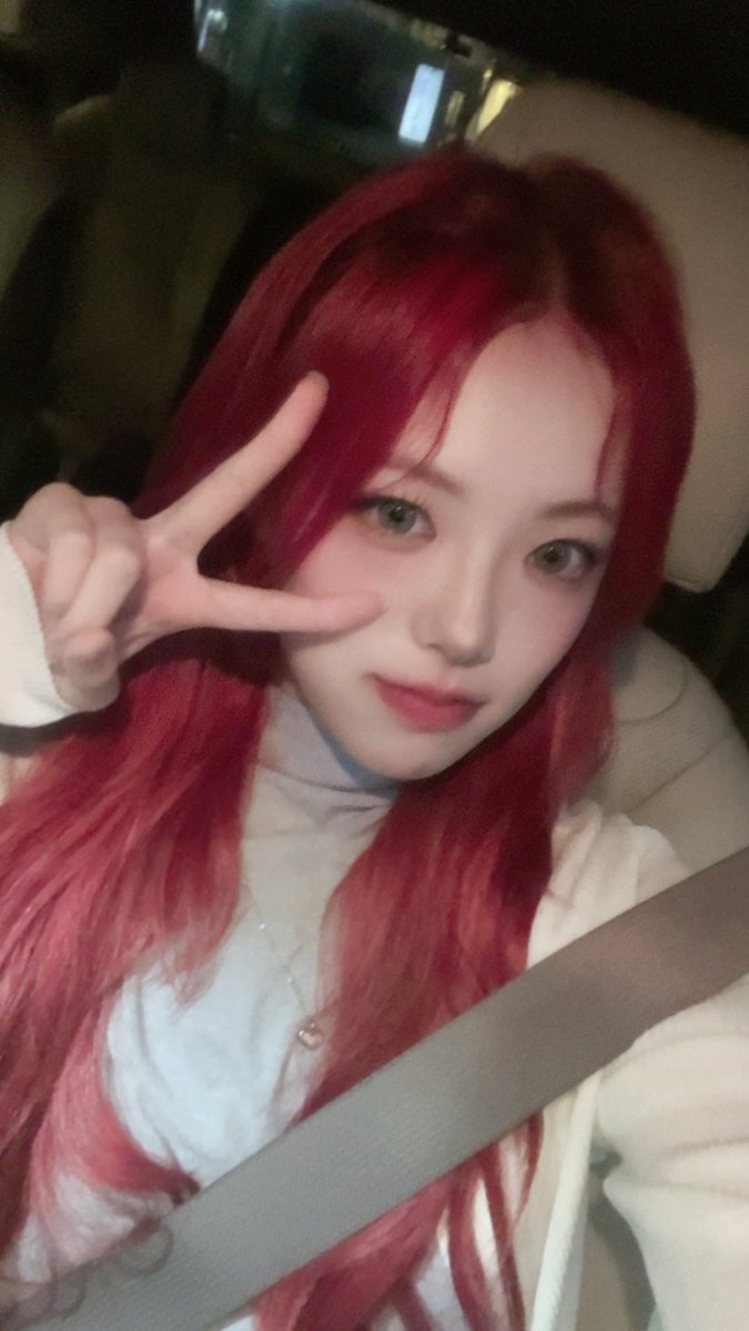 Lapillus_twt's tweet photo. Today was so fun~! 
Thank you everyone for tuning in 💋💋💋

#Lapillus #라필루스 #Yue #유에 https://t.co/mzxptRUONa
