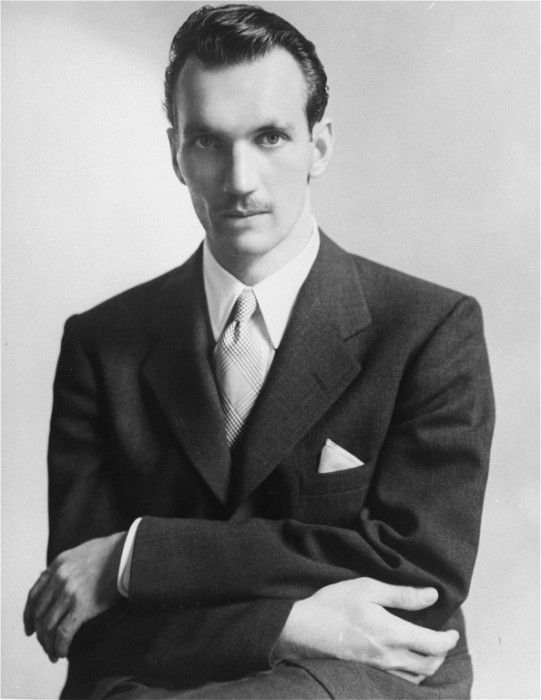 #OnThisDay in 1914 Jan Karski, a Polish resistance-fighter and diplomat during WWII, was born He is celebrated for delivering evidence of the murder of Jews to the Allies, reporting on Nazi atrocities in the Warsaw ghetto and deportations of Jews to killing centres