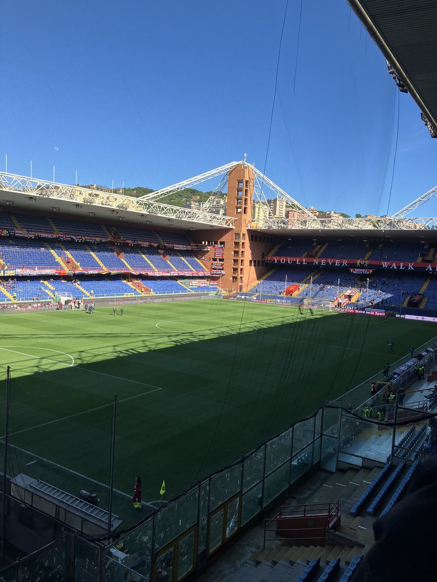NikolajSrense's tweet photo. Var på plads til Genoa - Lazio. Siden Derby della Madoninna, da Inter sikrede sig sin 20. Scudetto på den ultimative scene #calciodk https://t.co/5qAafd2QZJ