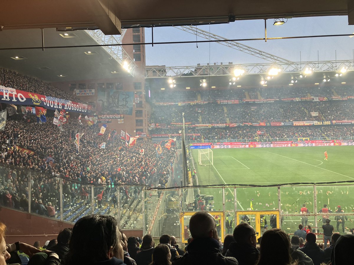 NikolajSrense's tweet photo. Var på plads til Genoa - Lazio. Siden Derby della Madoninna, da Inter sikrede sig sin 20. Scudetto på den ultimative scene #calciodk https://t.co/5qAafd2QZJ