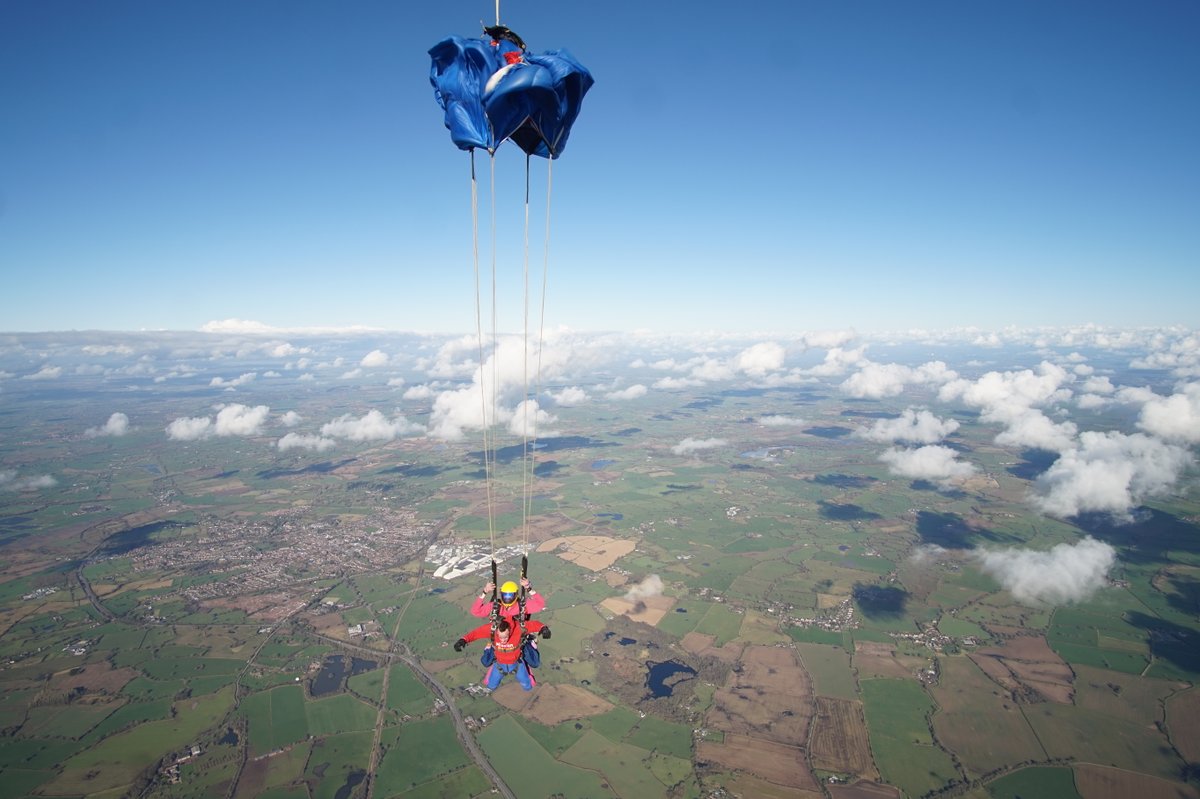 ☁️Join us for a Tandem Skydive on the 8th of May and experience the thrill of a lifetime ! 🛩️ Get ready to soar through the sky and help us continue saving lives across the Midlands! 👉 Sign up here bit.ly/49AQsmF