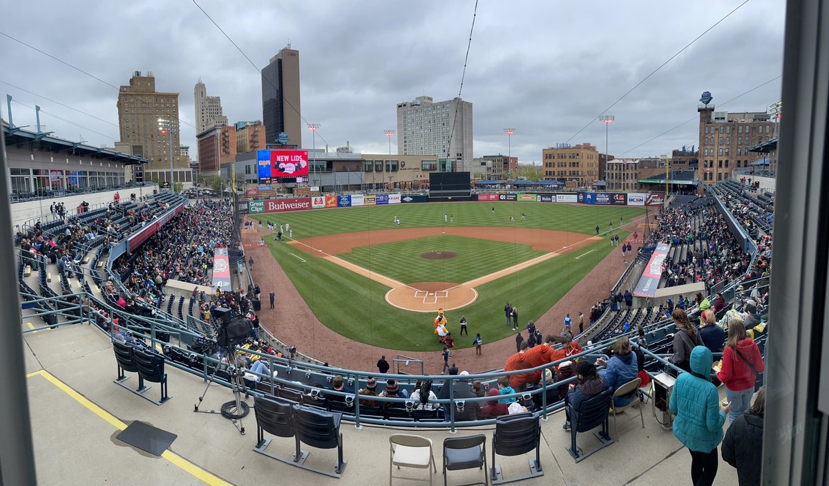 From the Heart of the Commonwealth to the Heart of It All! @WooSox and @MudHens kick off their six-game set with a twin bill this morning at Fifth Third Field @LT__Murray and I have you covered all week long on the WooSox Radio Network 📻 @NashIcon989