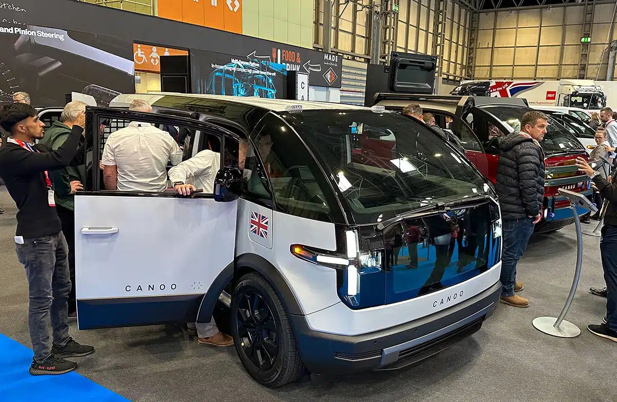 RHADeclan's tweet photo. Fascinating visit to US manufacturer @canoo with Chairman Tony Aquila @TonyAquila8020 and Shadow Roads Minister Bill Esterson MP to discuss their plans to enter the UK market next year. @TheCVShow @RHANews https://t.co/nf2bNwidK7