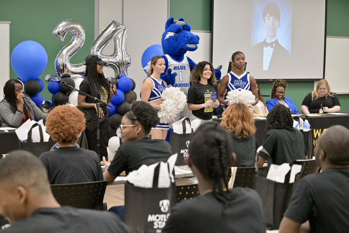 Congratulations to the LaVergne High School students who earned their diplomas and received associate degrees from @MotlowState through the 'Fast Lane' dual enrollment program, giving them a head start on their 4-year degree at #MTSU! @LHSintheNews