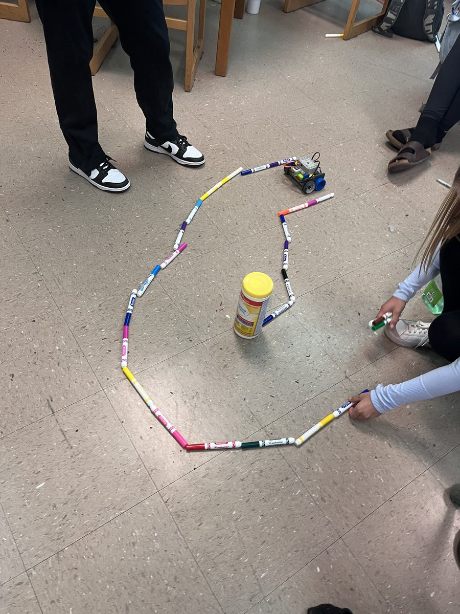 Having fun with VEX Go in Mrs. Bendall’s class at Hatton Elementary. We coded for obstacle courses, played Hungry Hippo, and Battle Bots. What a fun day. @amsti4all @AlabamaAchieves @AMSTI_Athens @LCSMoves