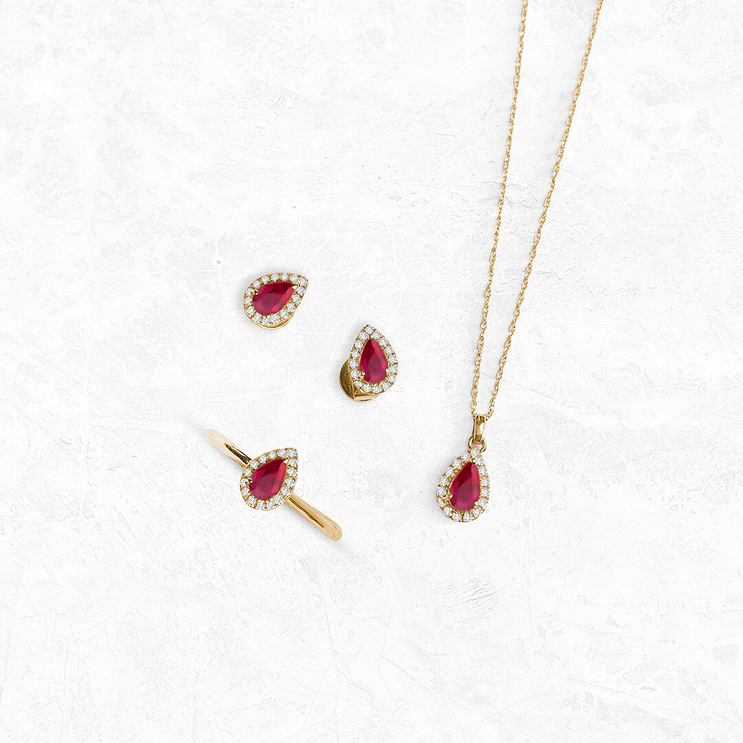 Dive into the deep beauty of ruby reds, framed by the twinkle of diamonds. This set is a celebration of passion and elegance, designed to captivate and charm. ❤️✨ #RubyRed #JewelTones #ElegantAdornments #PassionatePieces #GemstoneGlow #ASHI