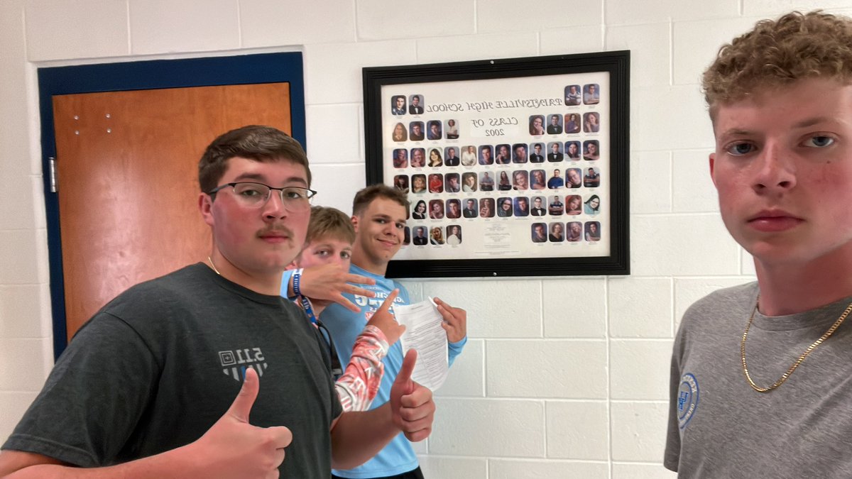carsonholbrook3's tweet photo. @PaintsvilleHS #senioramazingrace https://t.co/v3KxMHoJ6I