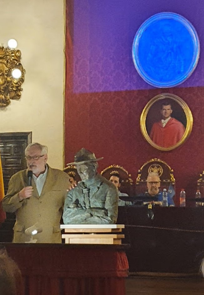 asdeaakela's tweet photo. Ayer y en el paraninfo de la Universidad de Granada, se celebraron los 111 años de la fundación del ESCULTISMO en la ciudad, con la presentación de un busto homenaje al fundador y la entrega de la Piña de Plata de AGAE AISG ANDALUCÍA a su autor.
https://t.co/sUNRwFcQKp https://t.co/ODhQwZV1vf