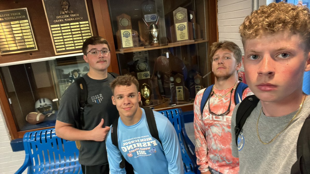 carsonholbrook3's tweet photo. @PaintsvilleHS #senioramazingrace https://t.co/rROvJxCFnK