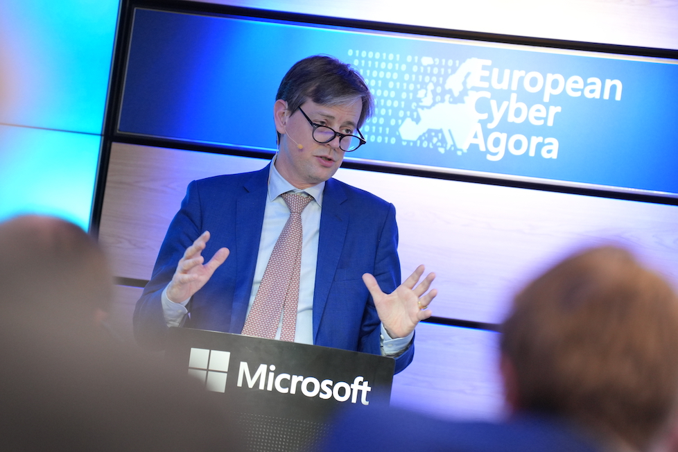 Honoured to have <a href="/sbeverts/">Steven Everts</a>, Director of <a href="/EU_ISS/">EU Institute for Security Studies</a>, deliver the concluding remarks at #ECA24.

His insights shed light on the need to situate discussions within a wider geopolitical context and underscored the importance of bringing people together from different communities.