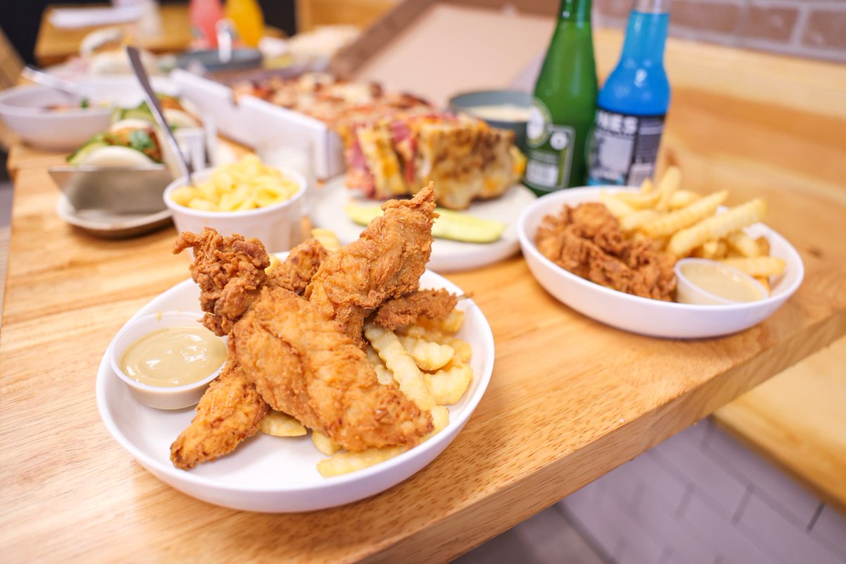 FoodieHallNJ's tweet photo. Tenders, wings, sandwiches, and even plant-based nuggets, we have something for you at Simply Fowl.🍗 Browse the menu and place an order today. https://t.co/1zJyOTZUq9