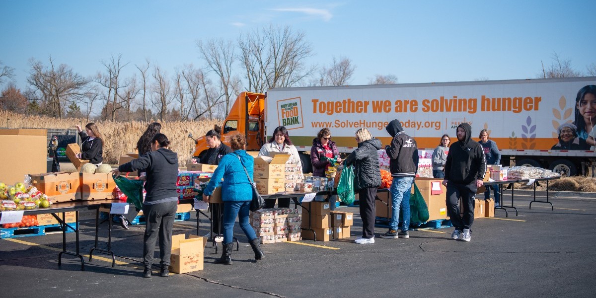 🍎 The @ILfoodbank Mobile Pantry will be at the Student Center on 4/29 from 10 - 11:30 a.m. and Aurora DWNTN, Room 160 on 4/30 from 10 a.m. - 12:30 p.m. Food is FREE to neighbors in need; no ID, proof of address or income is required. ℹ️ More info: brnw.ch/21wJ8p5