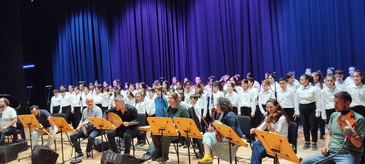 onboo2014's tweet photo. İstanbul İl Milli Eğitim Müdürlüğünce düzenlenen 23 Nisan Ulusal Egemenlik ve Çocuk Bayramı resmî kutlama programına Osman Nuri Bakırcı Ortaokulu olarak programda ' Yıldız Çocuklar Korosu'nda sahne aldık. 
@gul_davut @MucahitYentur @CobanogluF @TayfunOzyolcu @Suleymanozden33 https://t.co/b2hCDhNDoR