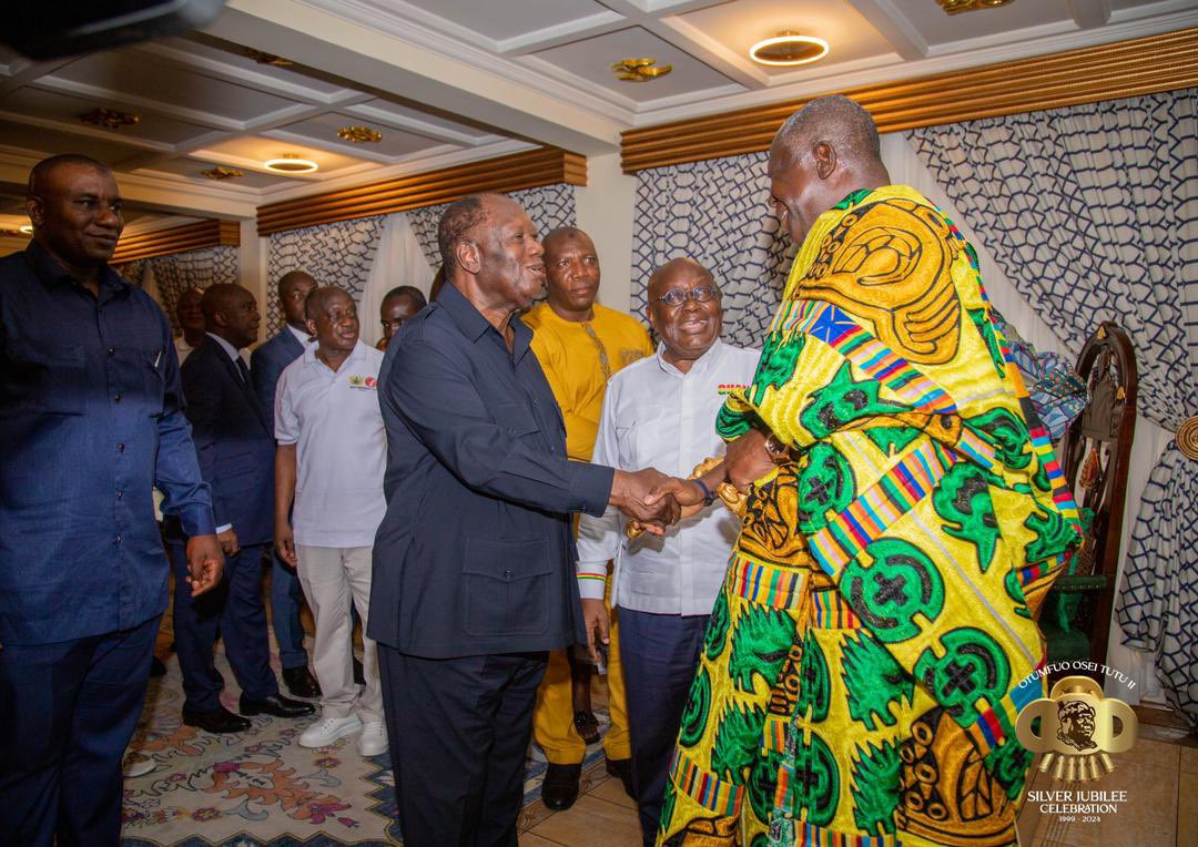 JustJenero's tweet photo. Mo kasa oo that's how diplomacy works, if a head of state is walking to you to greet the least you can do is get up and greet him https://t.co/LmWHXbCJQN