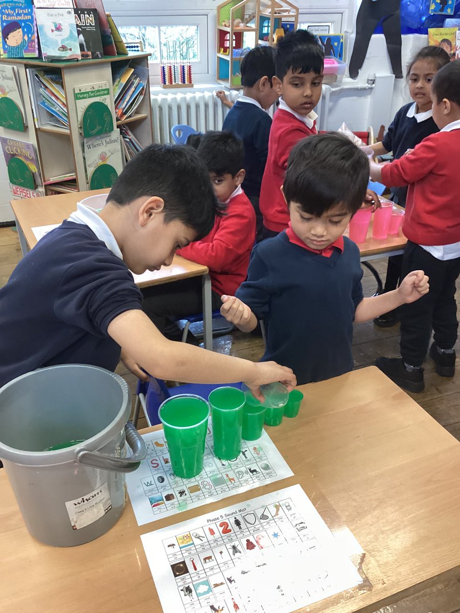 MayflowerSch's tweet photo. Year 1 is enjoying using capacity to problem solve in maths! #ProblemSolving #maths #matisseclass https://t.co/l8H3JByYKL