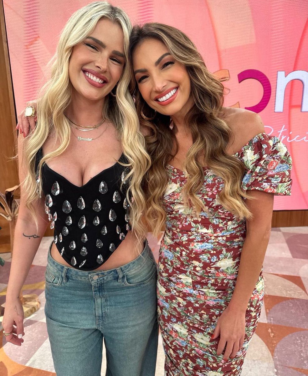 updateyasminb's tweet photo. LINDAS!! Yasmin Brunet com a apresentadora Patricia Poeta no programa Encontro https://t.co/dJ6RPvSsHt