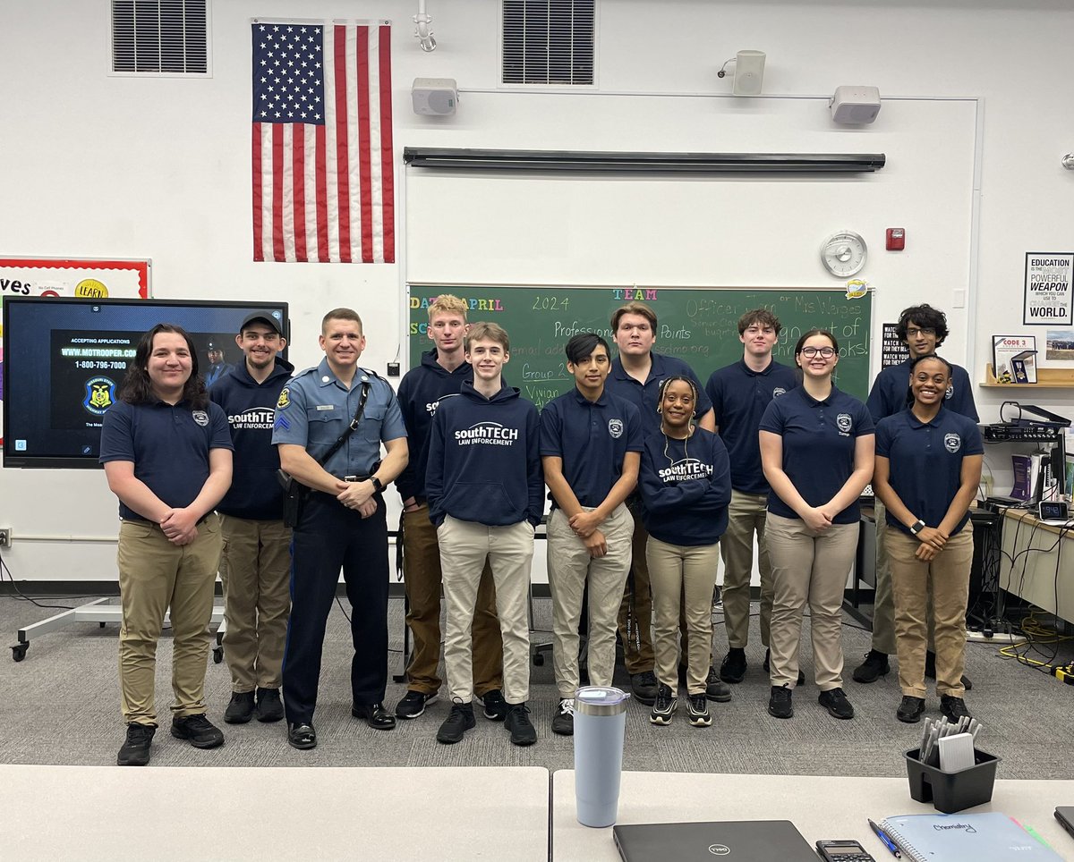 Corporal Bolton spent the morning in St. Louis with the South Technical High School Law Enforcement class. What a great class and hopefully some future Troopers! @SouthTechSTL