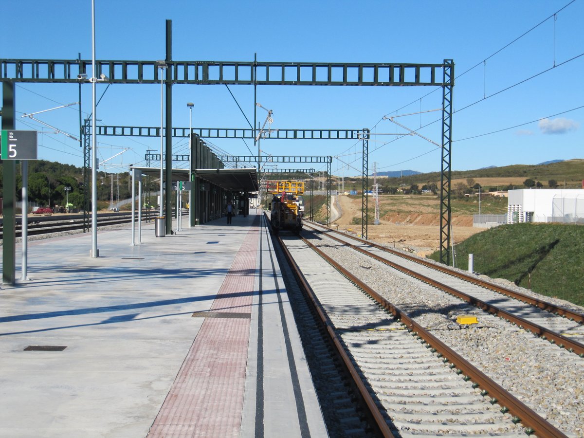 👉@Renfe col·labora amb @la_UPC i @ajuntamentvng, participant en el projecte de capitalitat ferroviària del municipi ✔️S’està treballant per la integració de les instal·lacions de Vilanova, el taller de manteniment de Renfe i @mferrocarrilcat 🔗: gen.cat/3xO3zDd