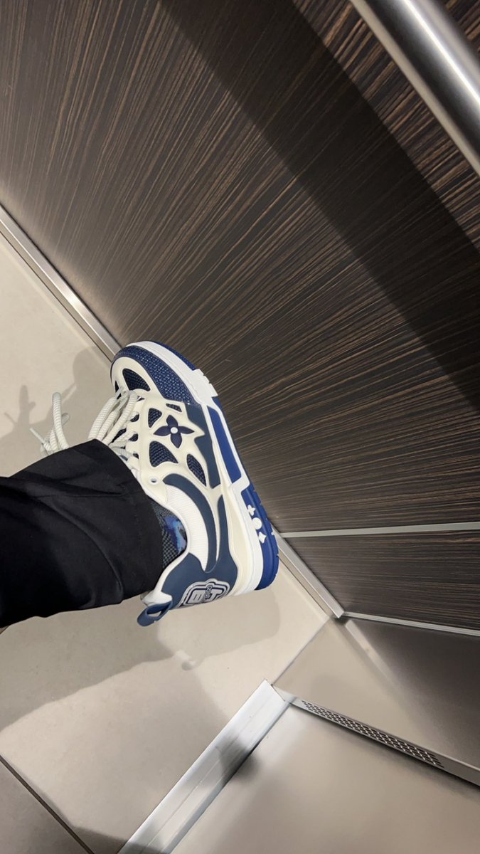 ZeusOuo's tweet photo. RIP Virgil ☝🏿 https://t.co/Tx4RdmlEss