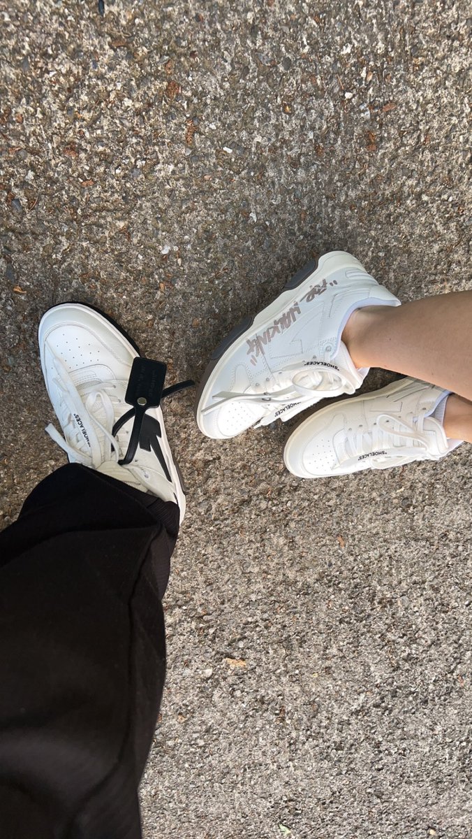 ZeusOuo's tweet photo. RIP Virgil ☝🏿 https://t.co/Tx4RdmlEss